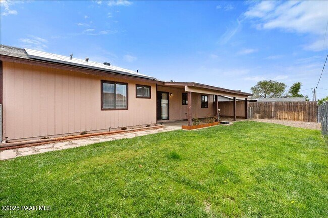 Building Photo - 3795 N Navajo Dr