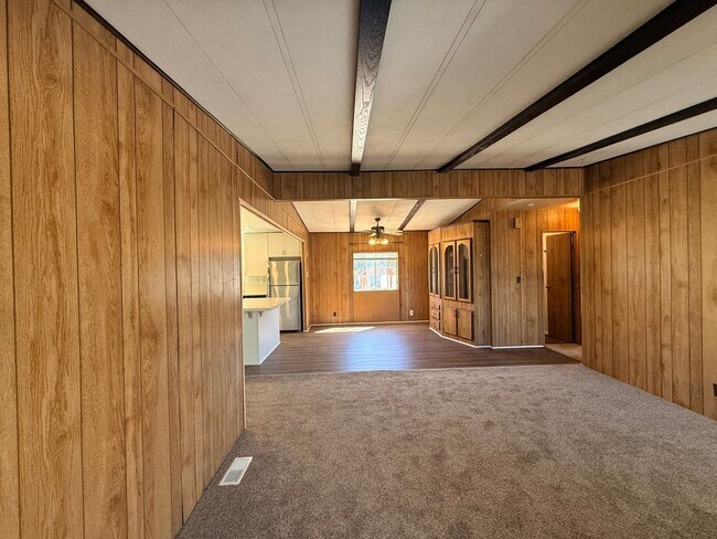 Building Photo - Perfect home in the perfect location!