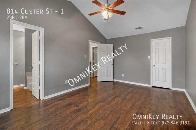 Building Photo - 814 Custer St