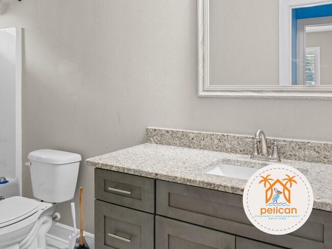 Building Photo - Stunning Home in East Navarre