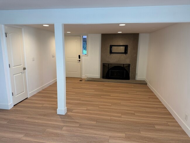 Building Photo - Foothill Dr
