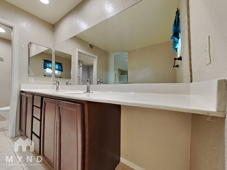 Building Photo - 3233 W Avior Dr