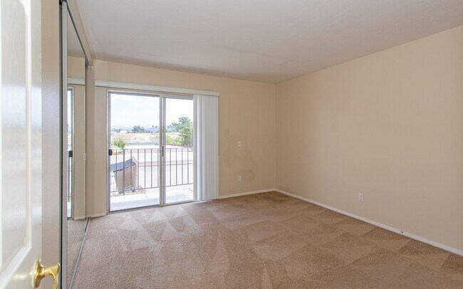 Building Photo - Great 2 BD Home in the Lake Park Terrace C...