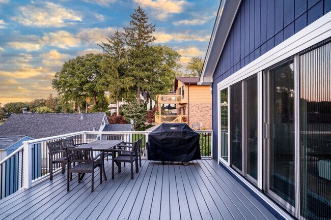 Building Photo - 184 Grand Ave