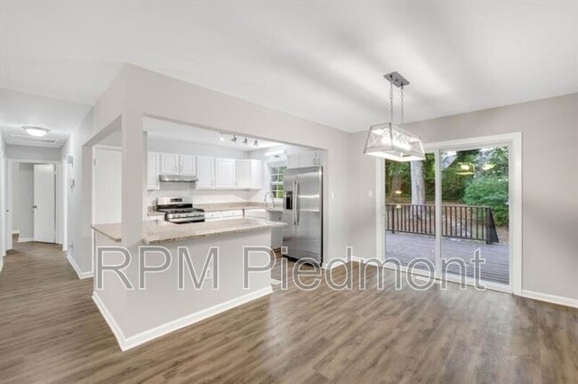 Building Photo - 2966 Fern Valley Dr SW