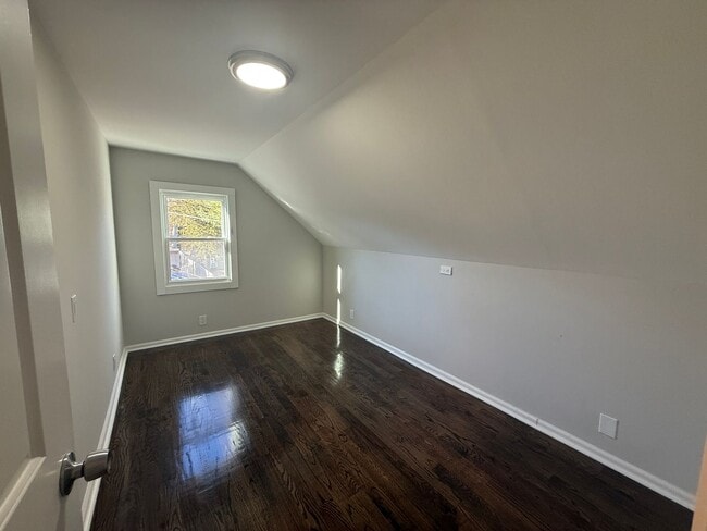 Building Photo - Newly Renovated Single Family in West Haven! Central A/C!
