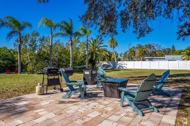 BBQ Area - The Alcove at Madeira Beach