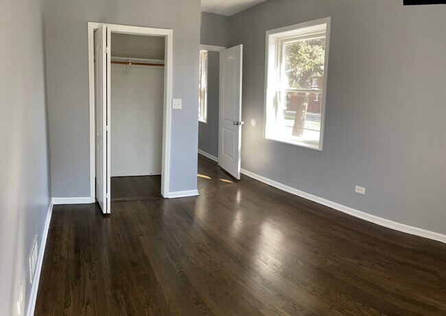 Building Photo - 2432 W 57th St