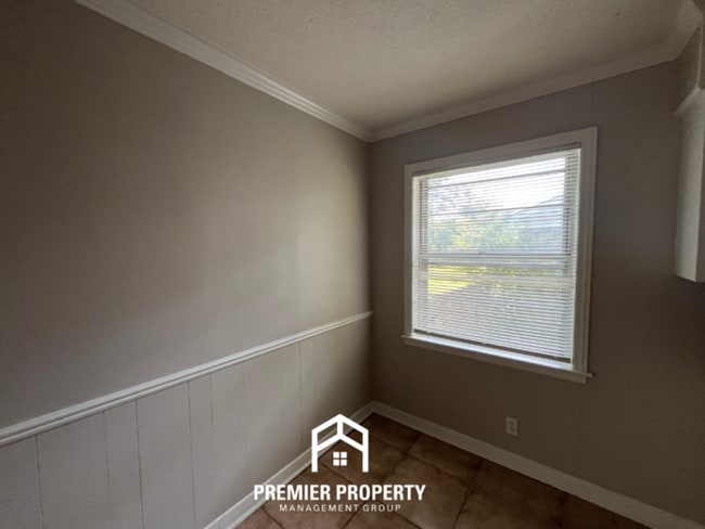 Building Photo - 5037 Woodlark Ave