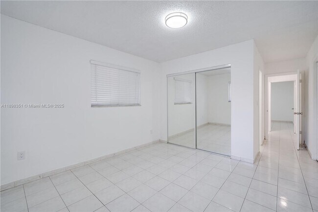 Building Photo - 3437 SW 25th St
