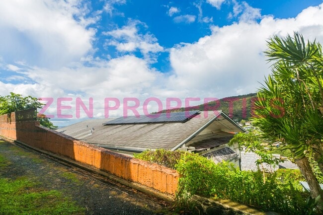 Building Photo - 1555 Moani St