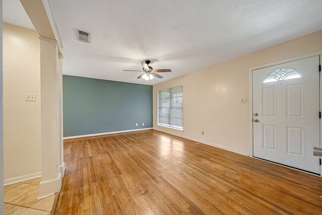 Building Photo - 3702 Malone Dr