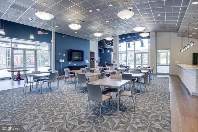 Building Photo - 14855 Potomac Branch Dr