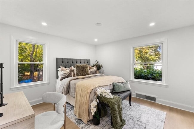 Building Photo - 26 Lamb St