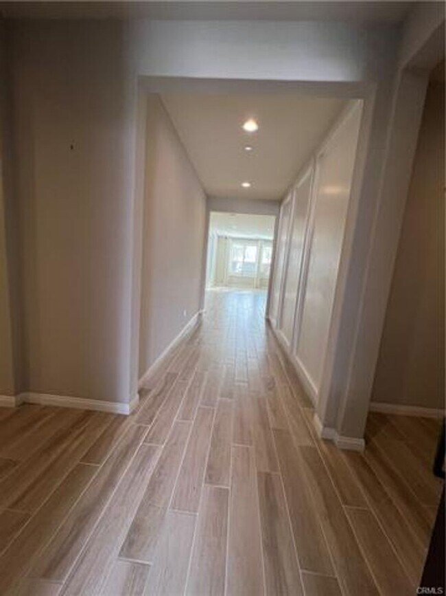 Building Photo - Welcome to this exceptional single-story 4-bedroom, 4-bathroom home!