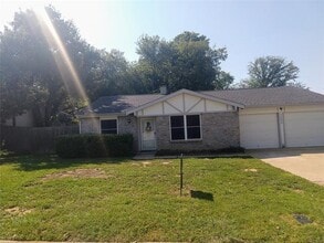 Building Photo - 3600 Biscay Dr