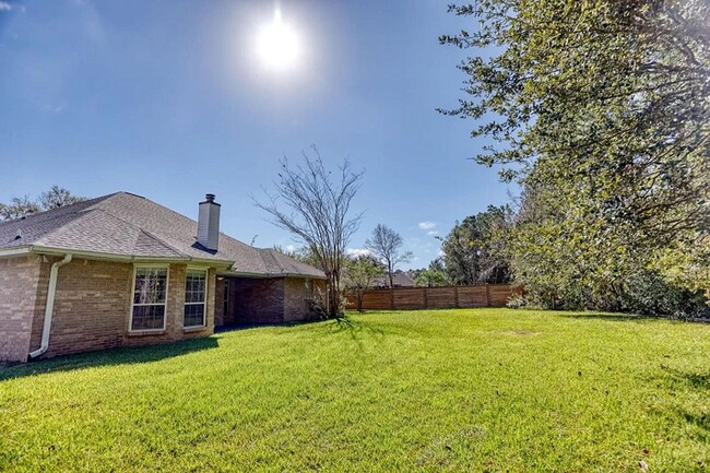 Building Photo - Large family home in the Magnolia Bayou Su...