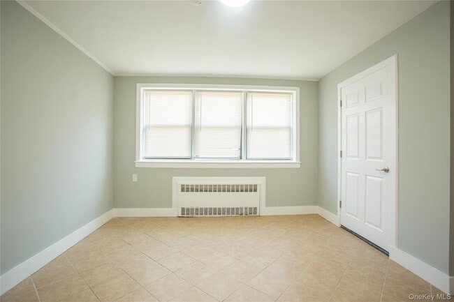 Building Photo - 302 E Broadway