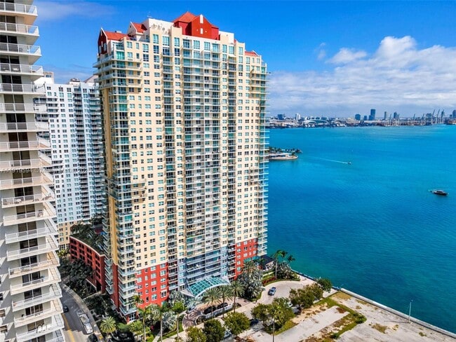 Building Photo - 1155 Brickell Bay Dr