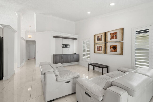 Building Photo - 13008 Meadowbreeze Dr