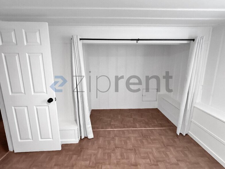 Building Photo - Unit