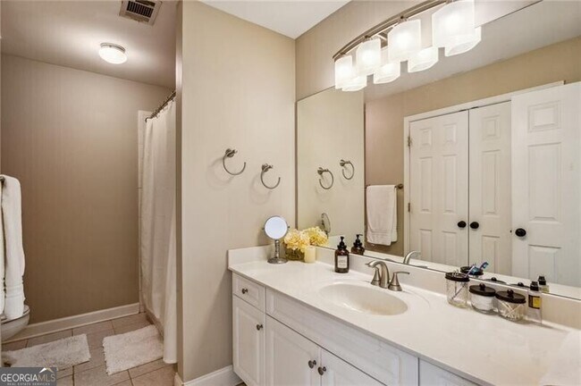 Building Photo - 1124 Promontory Dr
