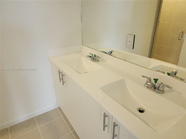 Building Photo - 2750 SE 24th Terrace