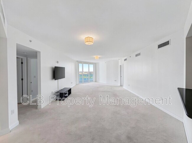 Building Photo - 231 Riverside Dr