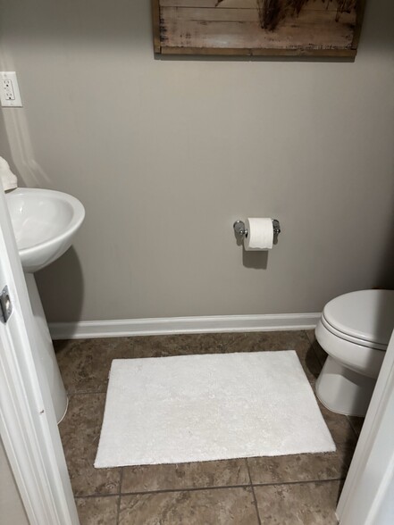 1st floor bath - 24 Islander Ct