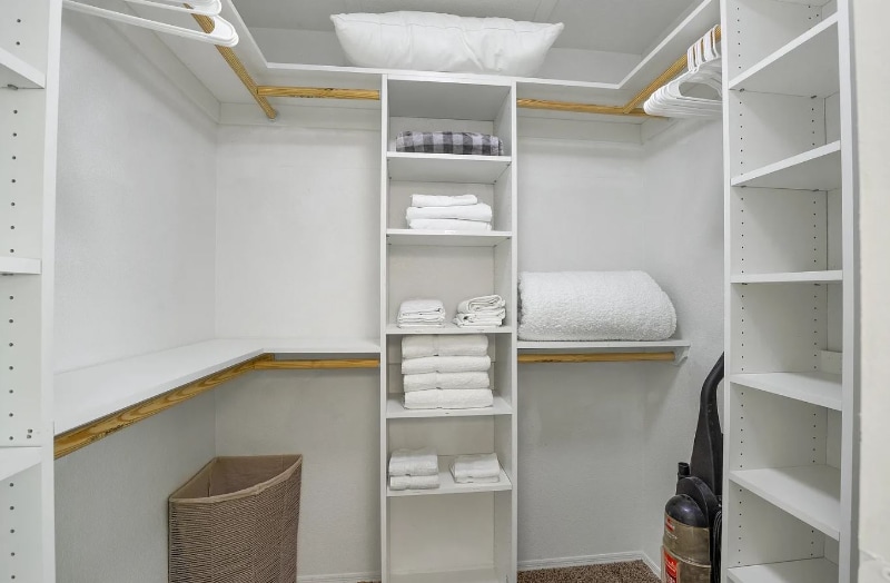 Building Photo - 4285 W Plantation St