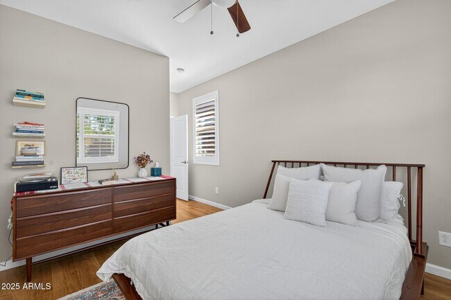 Building Photo - 8984 W Diana Ave