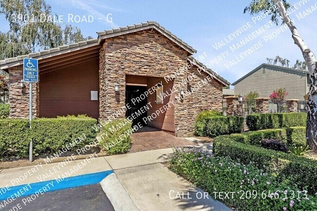 Building Photo - Modesto 2 Bedroom 2 Bath Condo "Parkview V...