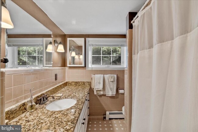 Building Photo - 2412 N Columbus St