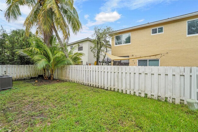 Building Photo - 815 NW 98th Ave