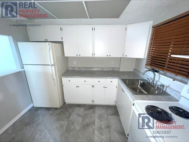 Building Photo - 4109 Lake Bayshore Dr