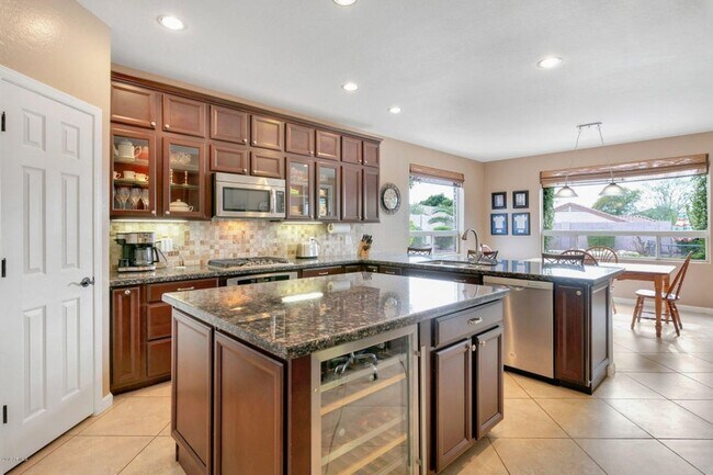 Building Photo - Nice Chandler home with Sparkling Swimming...