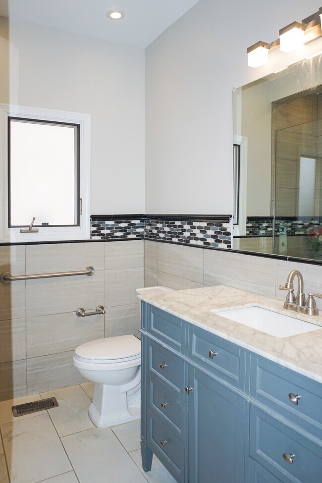 Building Photo - 4851 N Oketo Ave