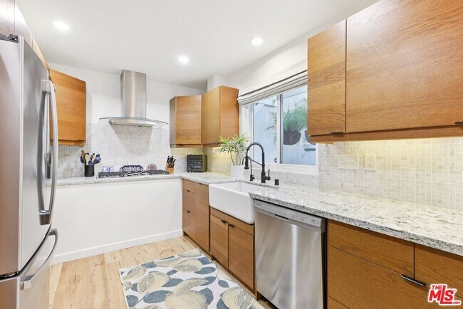 Building Photo - 665 Washington Blvd