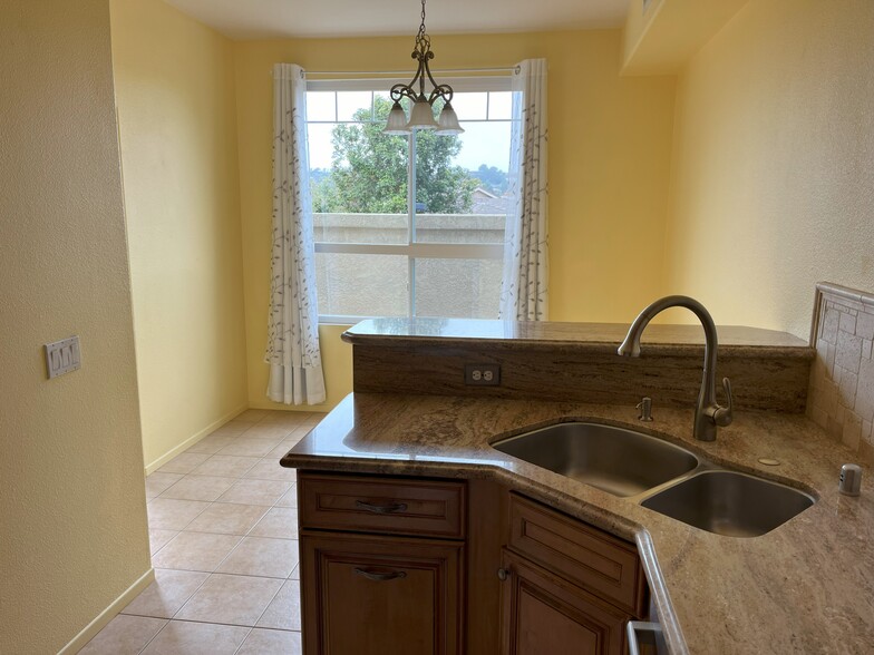 Building Photo - 3636 Ruette de Ville