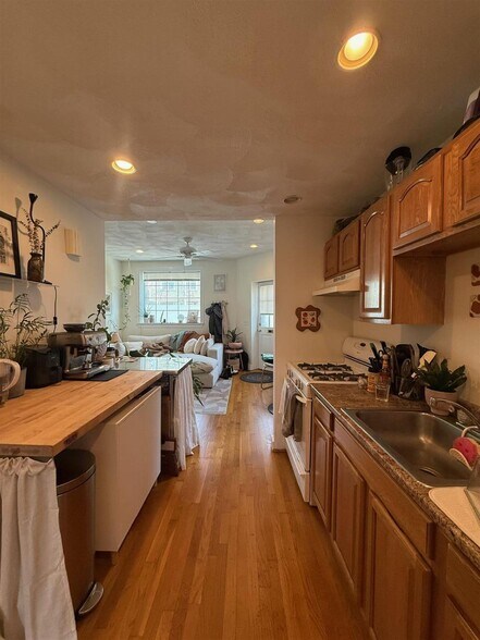 Building Photo - 300 Highland Ave