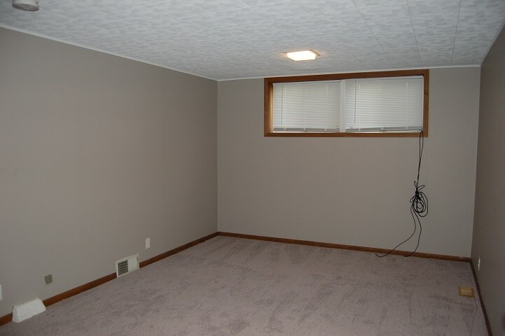 Building Photo - 233 Melrose Ct