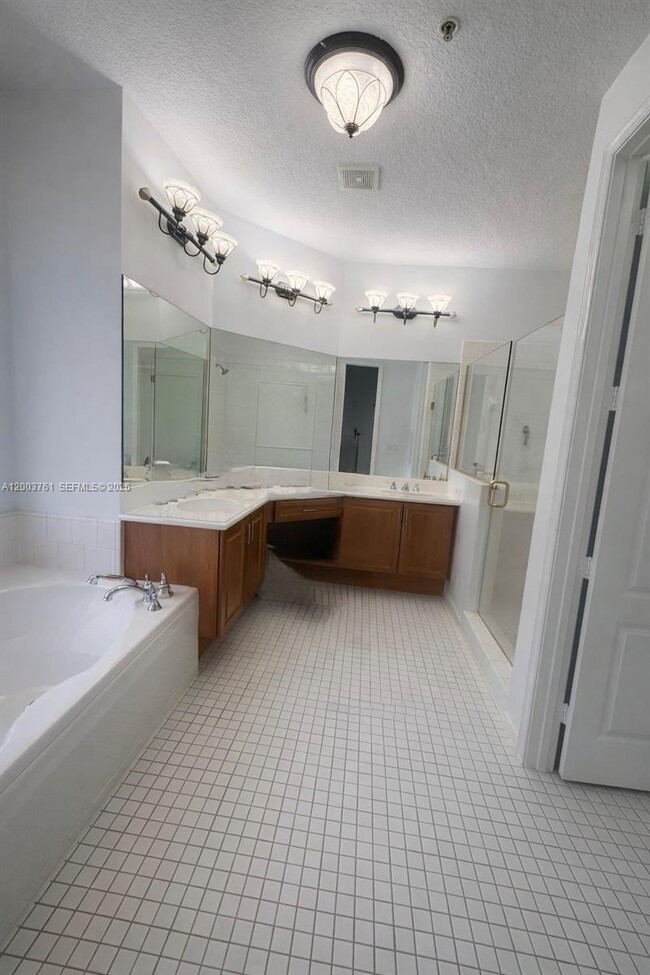 Building Photo - 556 NW 39th Cir