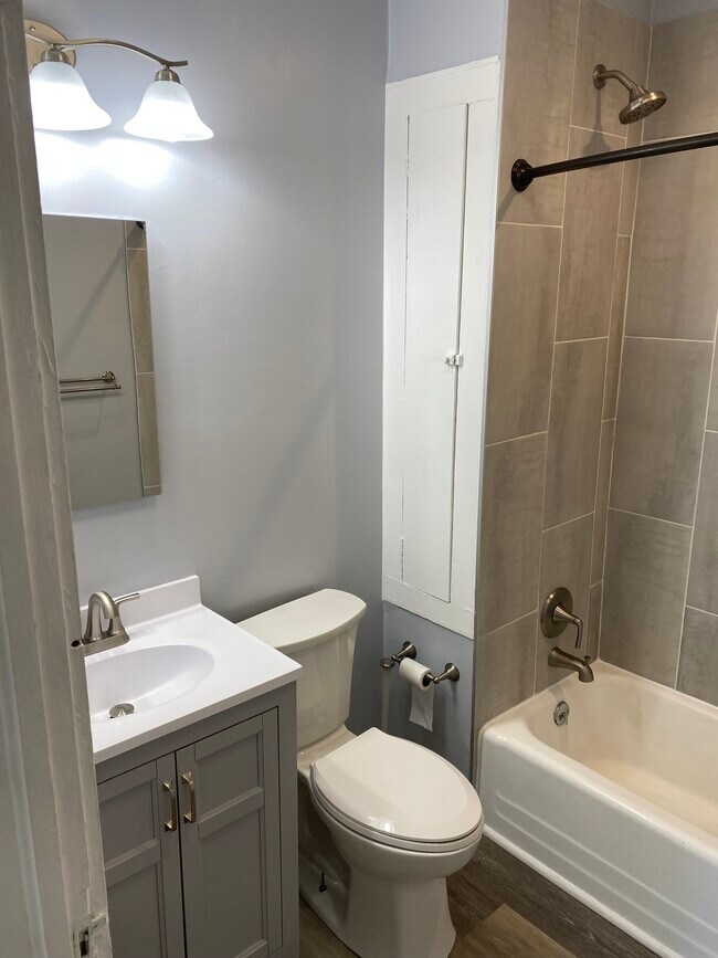 Bathroom - 46 Dix Ave