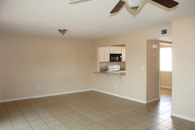 Building Photo - VILLA DE CORTEZ