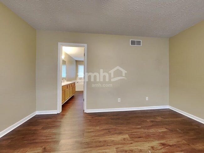 Building Photo - 1889 Bridle Path