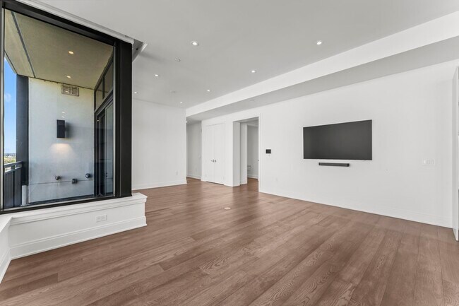 Building Photo - 2323 W Main St