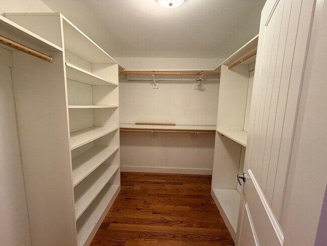 Building Photo - 112 E Quinobequin Rd