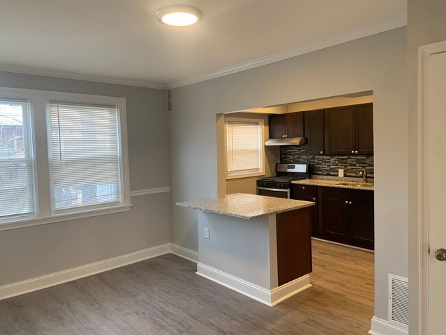 Building Photo - West Baltimore 4 Bedroom 1.5 Bathroom Town...