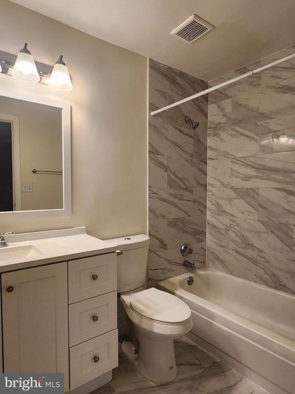 Building Photo - 18512 Boysenberry Dr