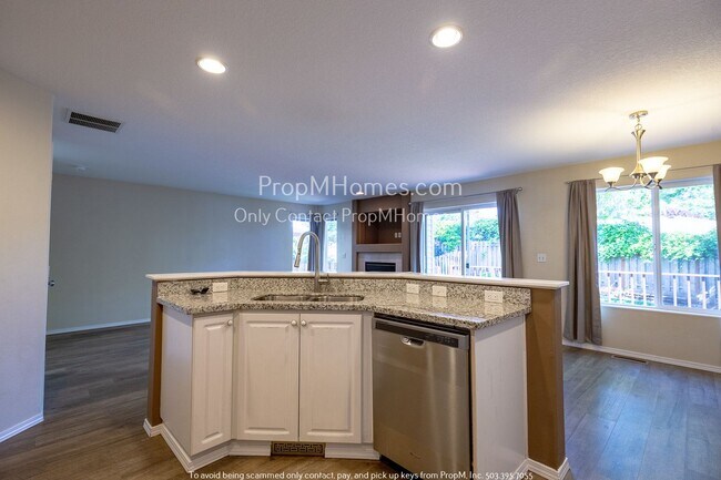 Building Photo - 10441 SW Franklin Ln
